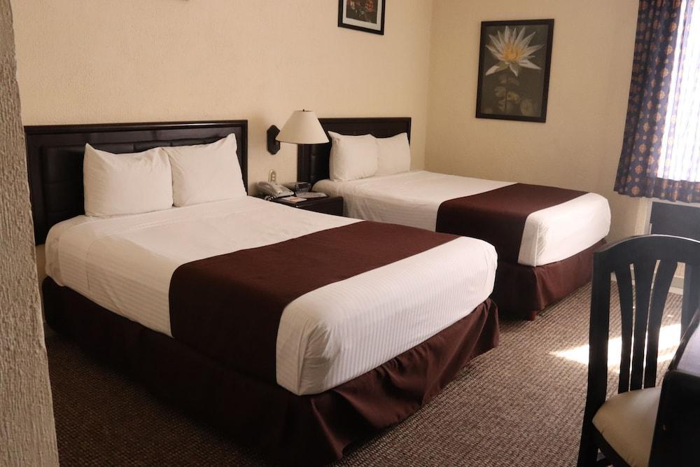 Hotel Santa Irene グアダラハラ エクステリア 写真