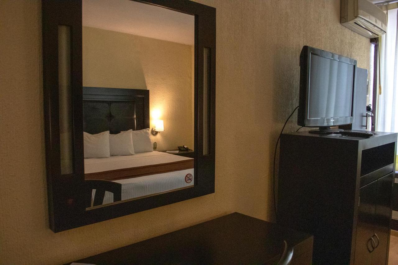 Hotel Santa Irene グアダラハラ エクステリア 写真