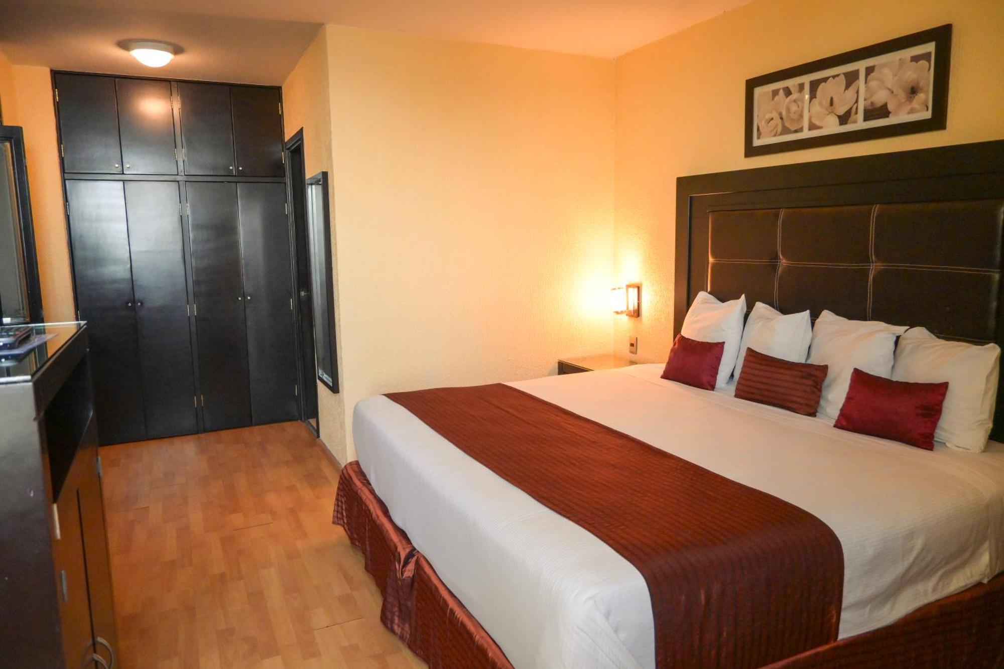 Hotel Santa Irene グアダラハラ エクステリア 写真