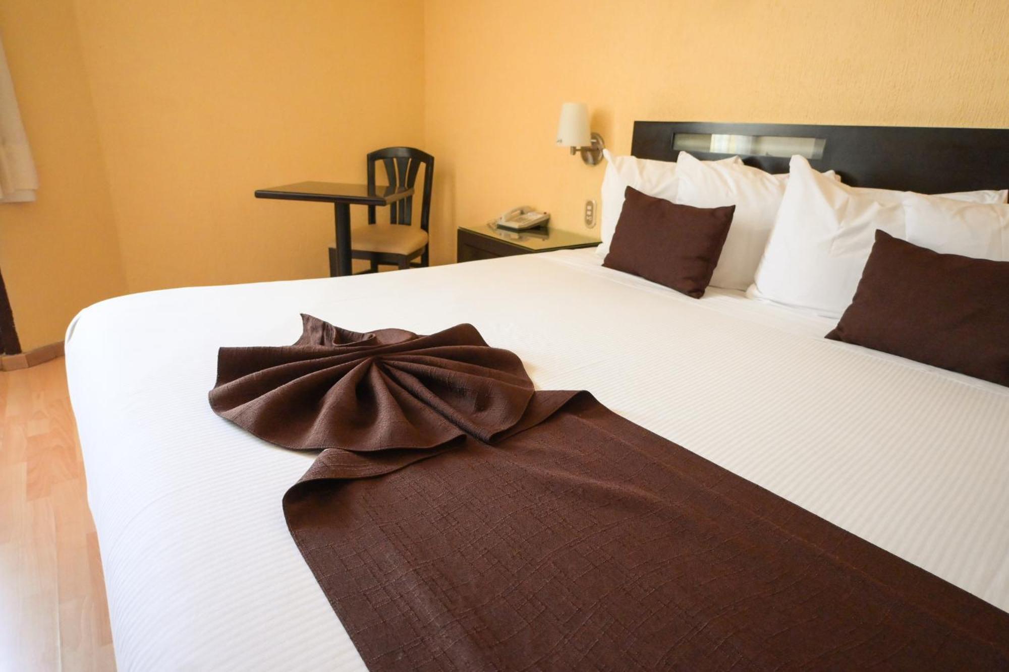 Hotel Santa Irene グアダラハラ エクステリア 写真