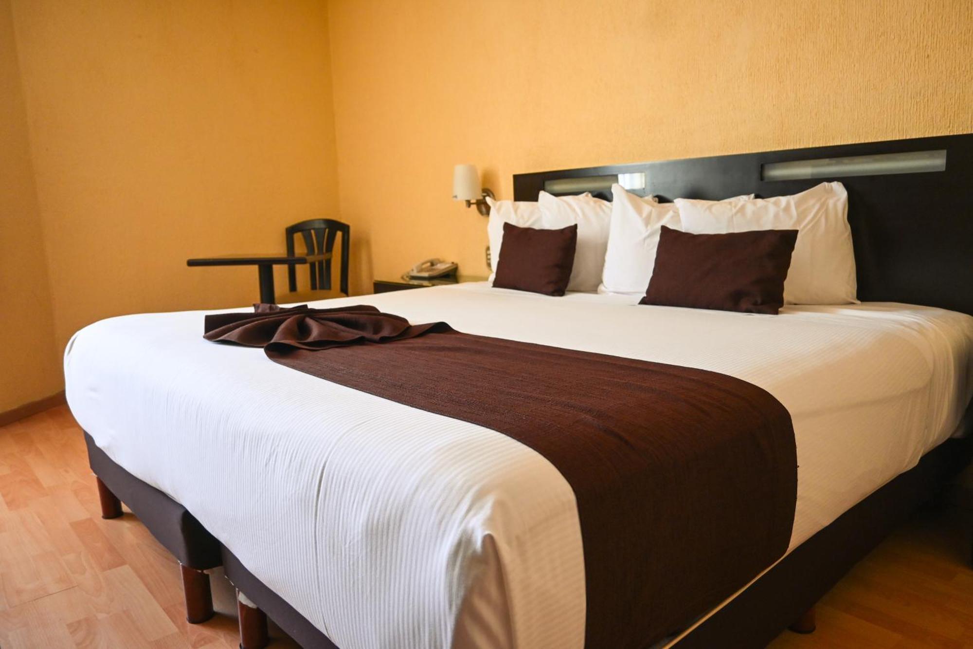 Hotel Santa Irene グアダラハラ エクステリア 写真