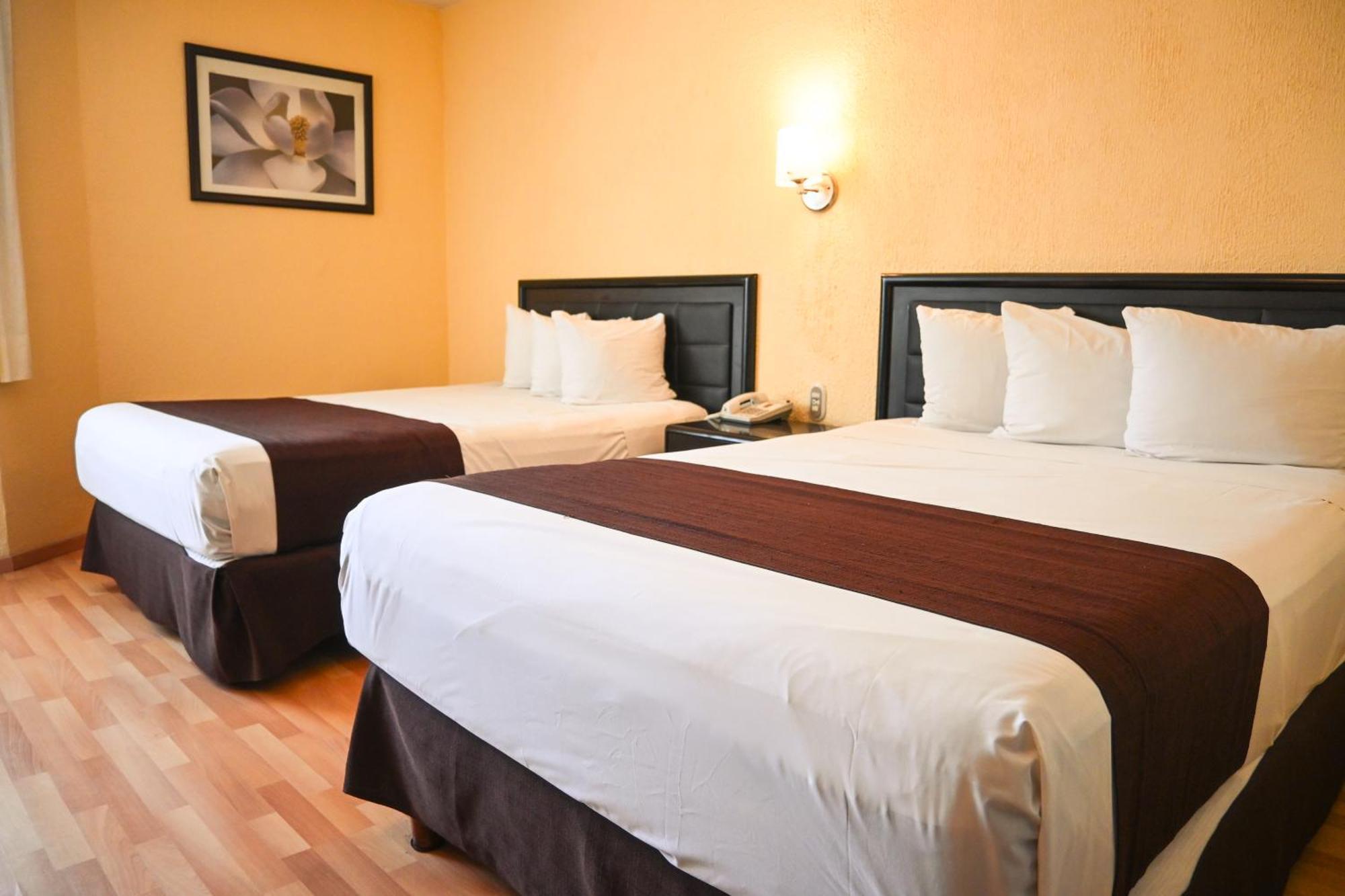 Hotel Santa Irene グアダラハラ エクステリア 写真