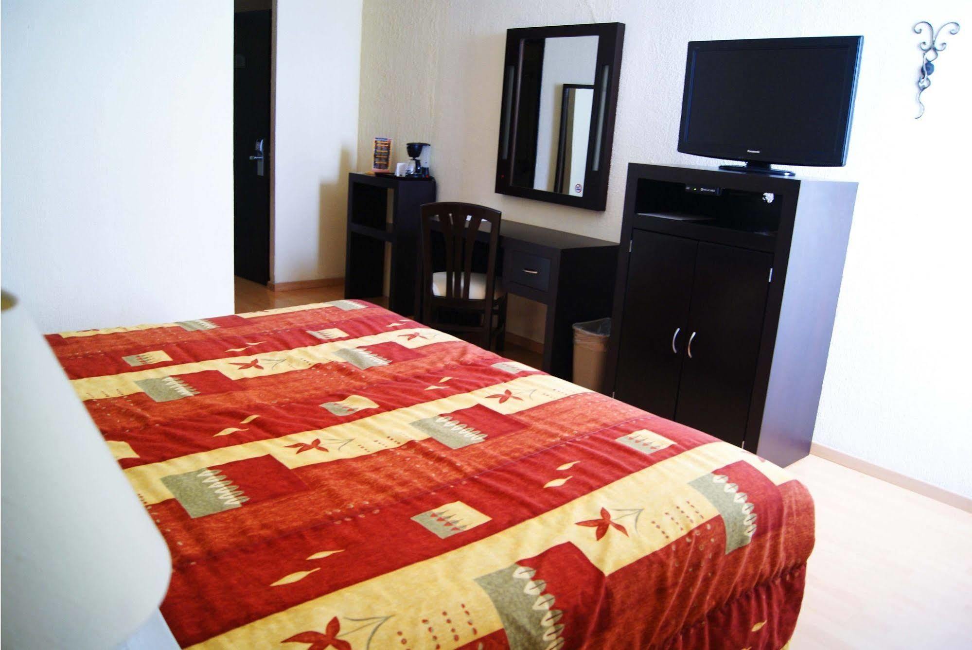 Hotel Santa Irene グアダラハラ エクステリア 写真